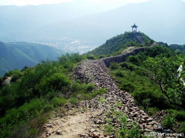 西太平山景区长城特点我这里就是由大境门向西顺山势直抵西太平山的